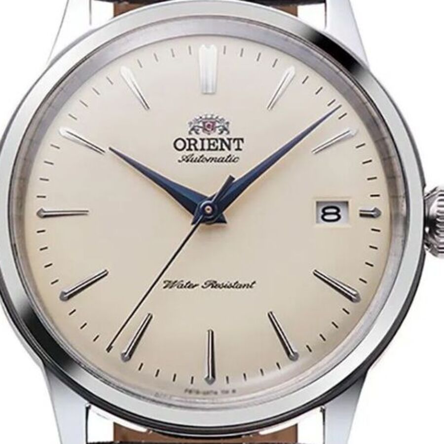 Close view of the Orient Bambino champagne dial